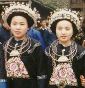 Miao girls2.jpg (19686 bytes)
